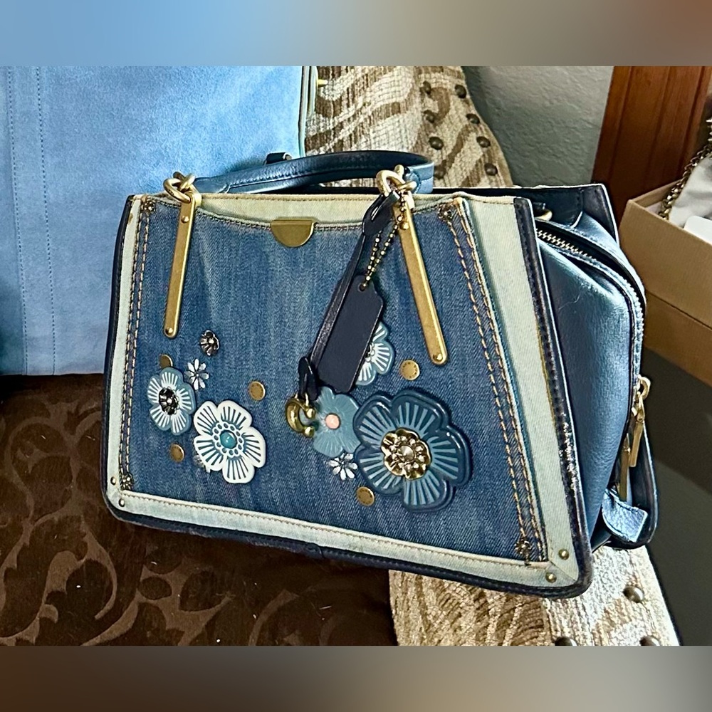 Coach Dreamer 21 Denim Carryall with Tea Rose Appliqué - Picture 2 of 2